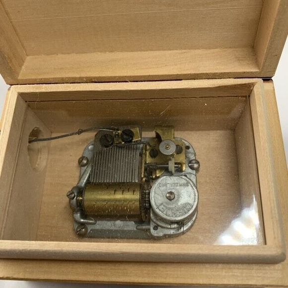 Handmade Swiss Music Box Plays Lara's (Theme from Dr. Shivago) Wooden Box - Picture 7 of 8
